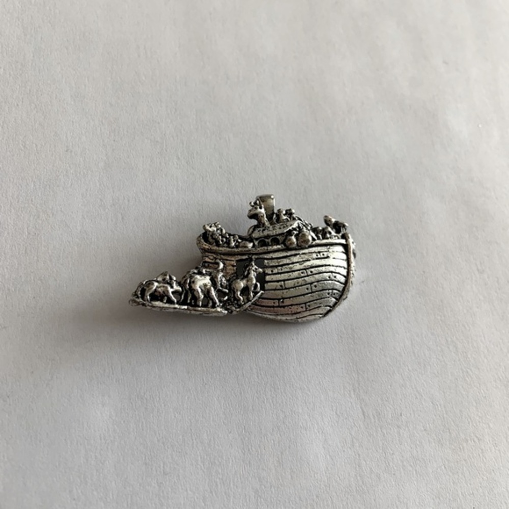 🦖 5 for $25 | Vintage 80s Noah’s ark brooch